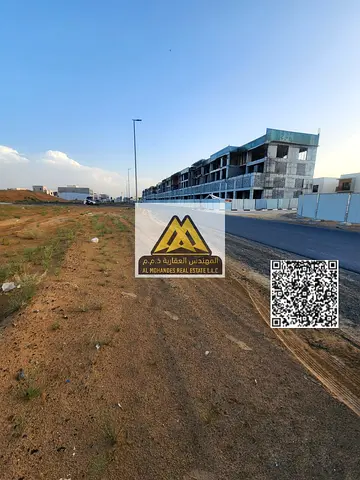 تتميز الأرض بموقع استراتيجي في منطقة واعدة تشهد نمو عمراني متسارع مما يجعلها خيار مثالي للمستثمرين الراغبين في بناء مشروع تجاري ناجح بعائد مستقبلي مرت