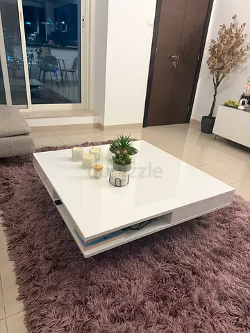 SPANISH OWNED - COFFEE TABLE - EXCELLENT CONDITION