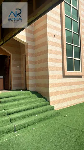 فيلا تجارية واسعة للإيجار في موقع مميز، مناسبة للعديد من الأنشطة التجارية مثل حضانة، صالون تجميل، خياطة، أو مركز تدريب/تعليمي.