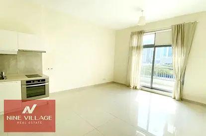 Bright Studio - Vacant - Balcony