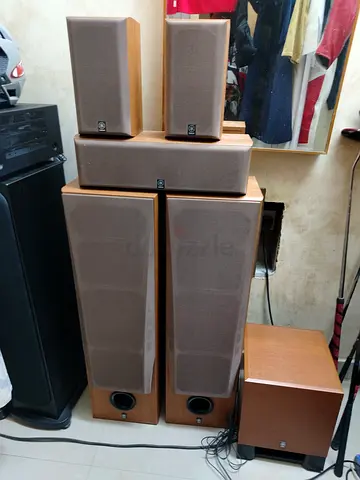 Yamaha ns-8390 5.1 Home Theater Speaker Set with Subwoofer (Wood Finish