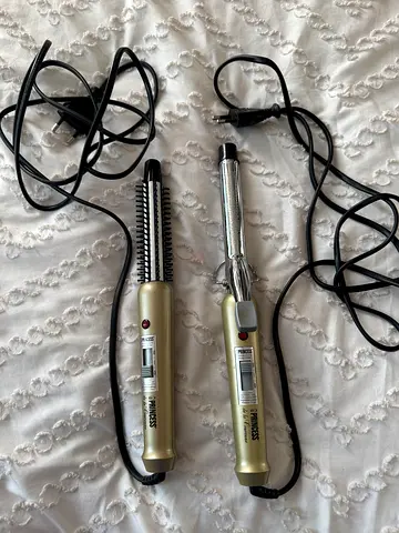 Curler and brush curling brush 70 AED 💰