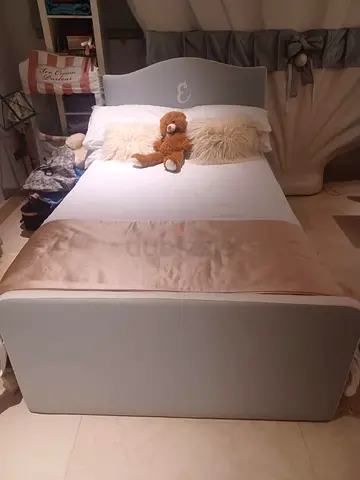 Amazing Kid bed with mattress in excellent conditions like new  Plus Shell decoration back bed  Boug