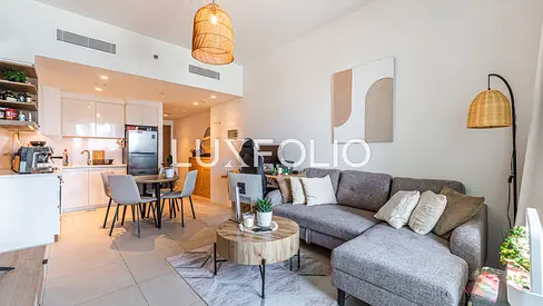 Building Specialist | Furnished | Mid Floor