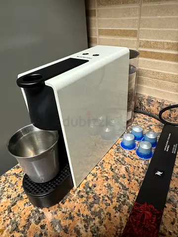 Nespresso Espresso Machine with Milk Frother (White) - Good Condition