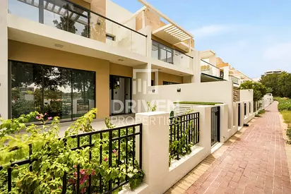 Single Row | Scenic Park Lake View | Vacant