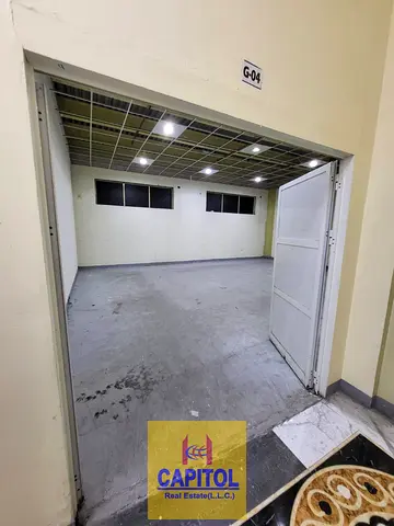 900 sqft specious space with good height available in Al-qouz