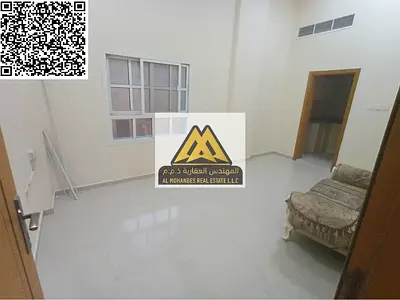 استوديو للإيجار السنوي فياستوديو ل عجمان على شارع مكة، يتميز بمساحة كبيرة وتصميم عملي مع مطبخ منفصل وتكييف مركزي، داخل بناية نظيفة ومناسبة للعائلات وف