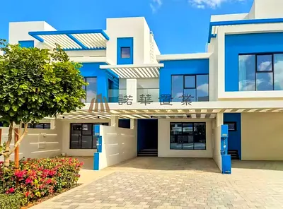 فيلا من 3 غرف نوم | إطلالة على الفناء | تراس ومطبخ مفتوح