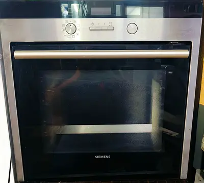 Siemens 60 cm Built-in Electric Oven – Model HB75GB550B