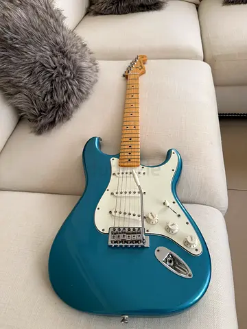 Fender Standard Stratocaster in Lake Placid Blue (Made in Mexico)