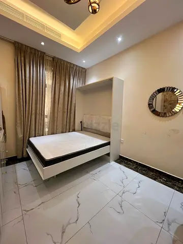 Wall-mounted Murphy Bed queen size