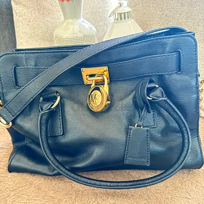 Pre-owned in good condition. No return and no exchange. Serious buyers only.