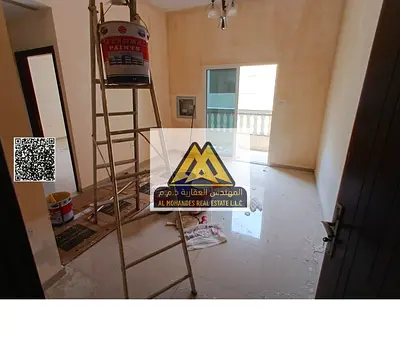 غرفة وصالة في الحميدية 1 عجمان قرب شارع الشيخ عمار، بلكونة، تكييف مركزي. 30,000 درهم سنويًا، 4 دفعات، موقع مميز قريب من الخدمات.