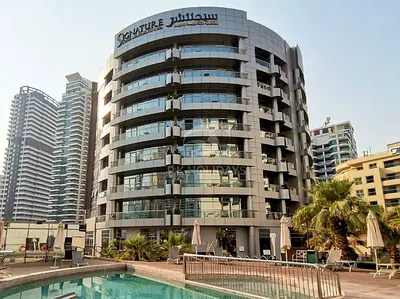 1-Bedroom Apartment with Balcony & Marina View