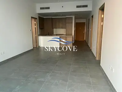 Marina View | Spacious 2BR + Laundry | Prime Dubai Marina