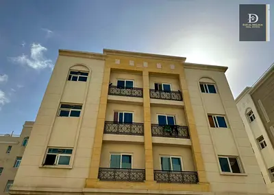 للبيع في الشارقة منطقة تجارية مويلح  بناية تجارية \ سكنية  مساحه  2900 قدم