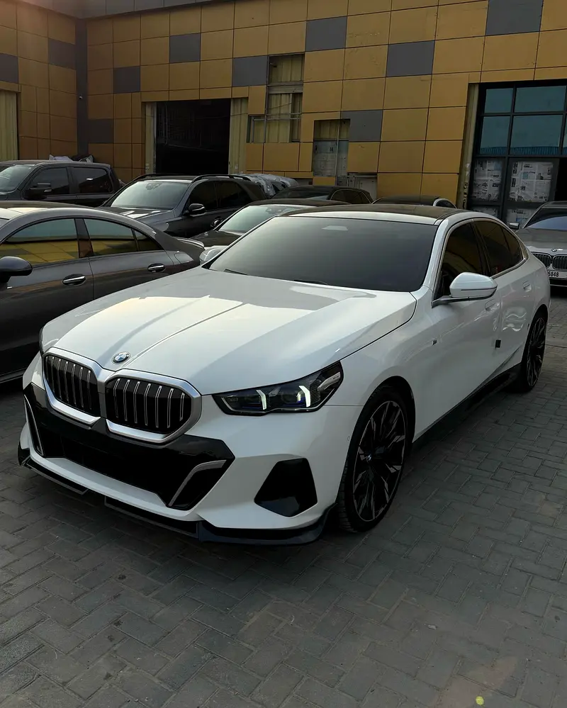 BMW 5-Series 2024 — photo 1 of 8