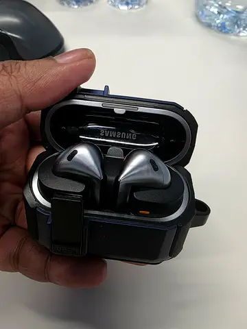 Samsung Buds 3 AI - full box and bill ( 1 month old )