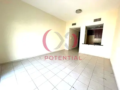 Vacant | Accessible to the metro | Unfurnished