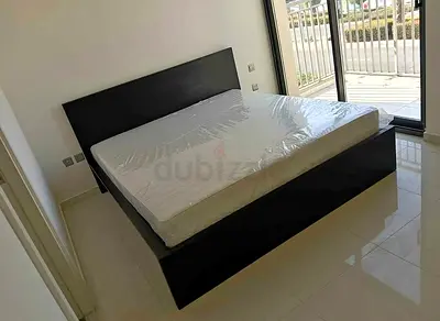 IKEA malam king‑size bed (180 × 200 cm) with 2 storage drawers underneath and an IKEA mattress ✨