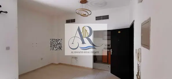 استوديو كبير بتكييف مركزي ومطبخ منفصل وبلكونة