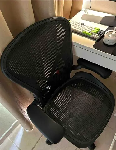 Herman Miller Best Chair Aeron Classic fully loaded