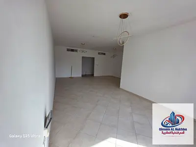 أجمل وأكبر مساحة شقة ثلاث غرف وصالة في النباعة، مع بلكونة، وغرفة غسيل، وخزائن بالحائط .