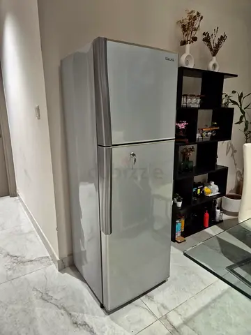 HITACHI fridge and freezer, 225 L, good cooling conditions