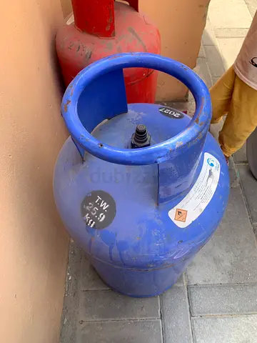 Adnoc Gas Cylinder -Medium 25 kg (Used) with regulator