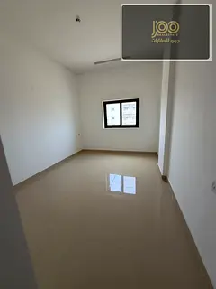 For annual rent in Al Mowaihat 3, near the school complex: Brand-new three-bedroom apartment with a
