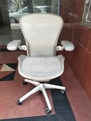 Herman Miller Aeron chair size B and C Fully Loaded available for selling