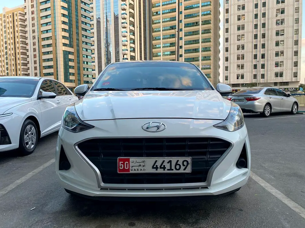 Hyundai Grand i10 2022 — photo 1 of 6