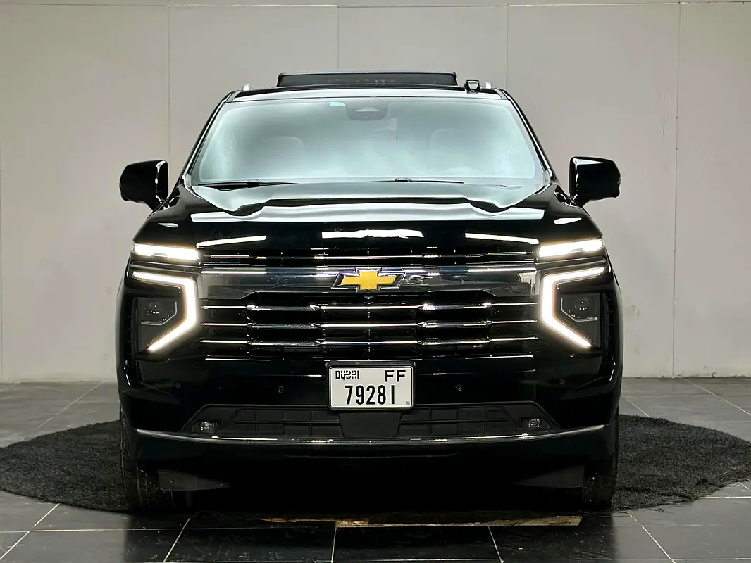Chevrolet Suburban 2025 — photo 1 of 14