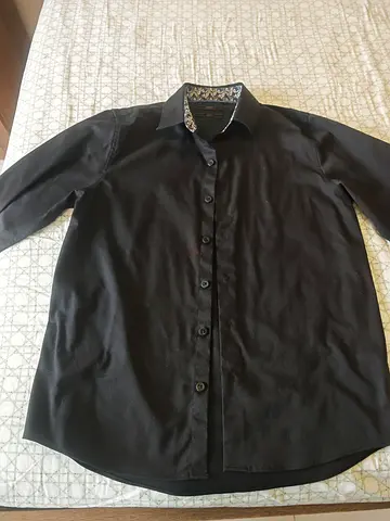 Black Long-Sleeve Button-Up Shirt - Casual/Formal