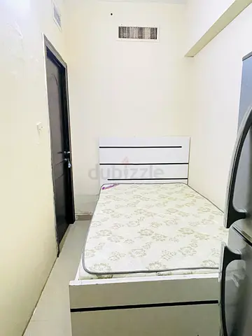 PARTITION FOR EXECUTIVE BACHELOR ANY NATIONALITY