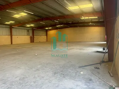 WAREHOUSE IN al qouz