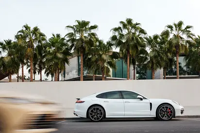Porsche Panamera Turbo 4.0L AWD