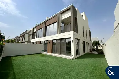 Single Row | Lagoon Views | Upgrades | 4Bed