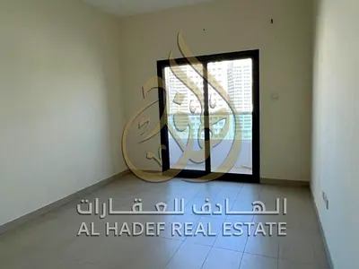 شقة غرفة وصالة أول ساكن بتشطيب سوبر ديلوكس للإيجار في القصباء بالشارقة بموقع مميز قرب القناة والخدمات وتكييف على المالك وفرصة سكن راقية للعائلات