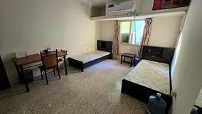 Executive Room Available for working Indian Male(s) / Female(s) / Couple near to Metro Station