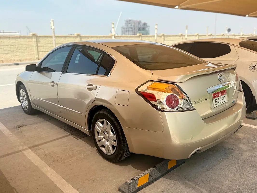 Nissan Altima 2012 — photo 1 of 7