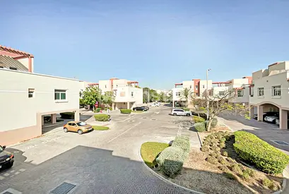 Elegant Unit | Spacious | Ready To Move