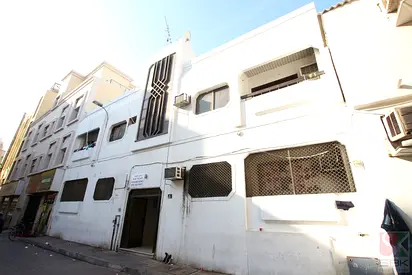 One Month Rent Free-Spacious 2 BR Flat