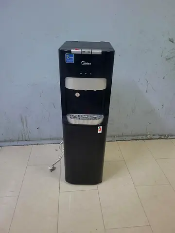 Bottom load water dispenser