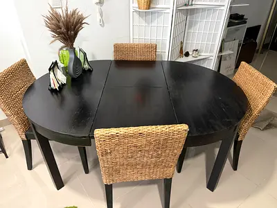 Dark Wood Round Expandable Dining Table with 4 Leather/ Rattan Can Chairs