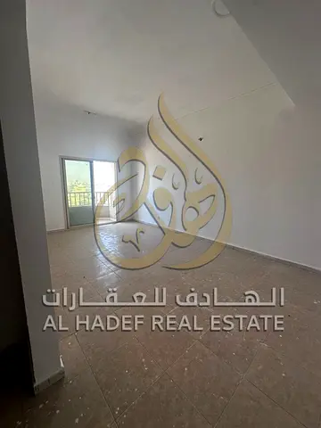 🏢 للإيجار السنوي – شقة غرفتين وصالة في الخان – الشارقة  📍 الموقع: الخان – موقع مميز وقريب من الكورنيش والخدمات  🛏️ تفاصيل الشقة:  غرفتين نوم  صالة