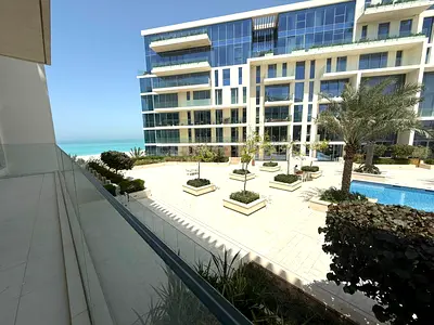 Beach Access - 2 Parking spots - Open kitchen
