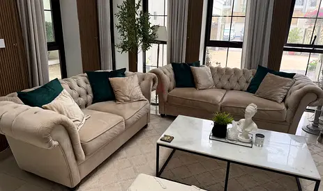 Beautiful Chesterfield 5 Seater Sofa Set with Cushions
