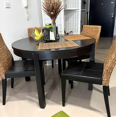 Dark Wood Round Expandable Dining Table with 4 Leather/ Rattan Can Chairs